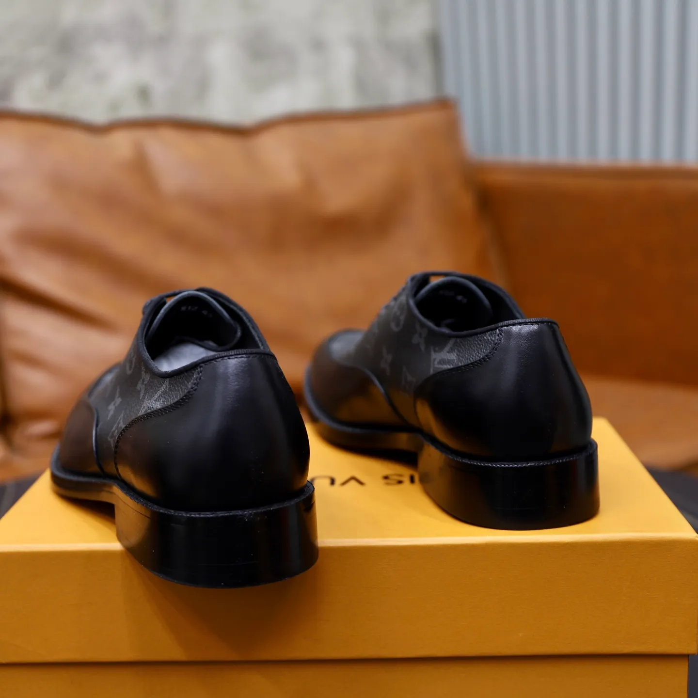 Men's shoes: 280🙅‍♂️🙅‍♂️🙅‍♂️Niuli Brand: LV Louis Vuitton Size: 39-44 (38, 45, 46 can be customized) Level: Counter classic Material: Original soft cowhide upper Comfortable cowhide lining Original lightweight outsole Style category: Formal business casual driving leather shoes Color: Color of the actual picture